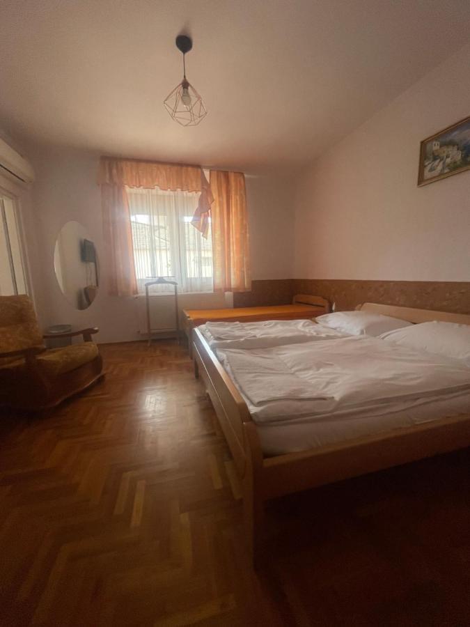 Hotel Euro Panzio à Debrecen Extérieur photo