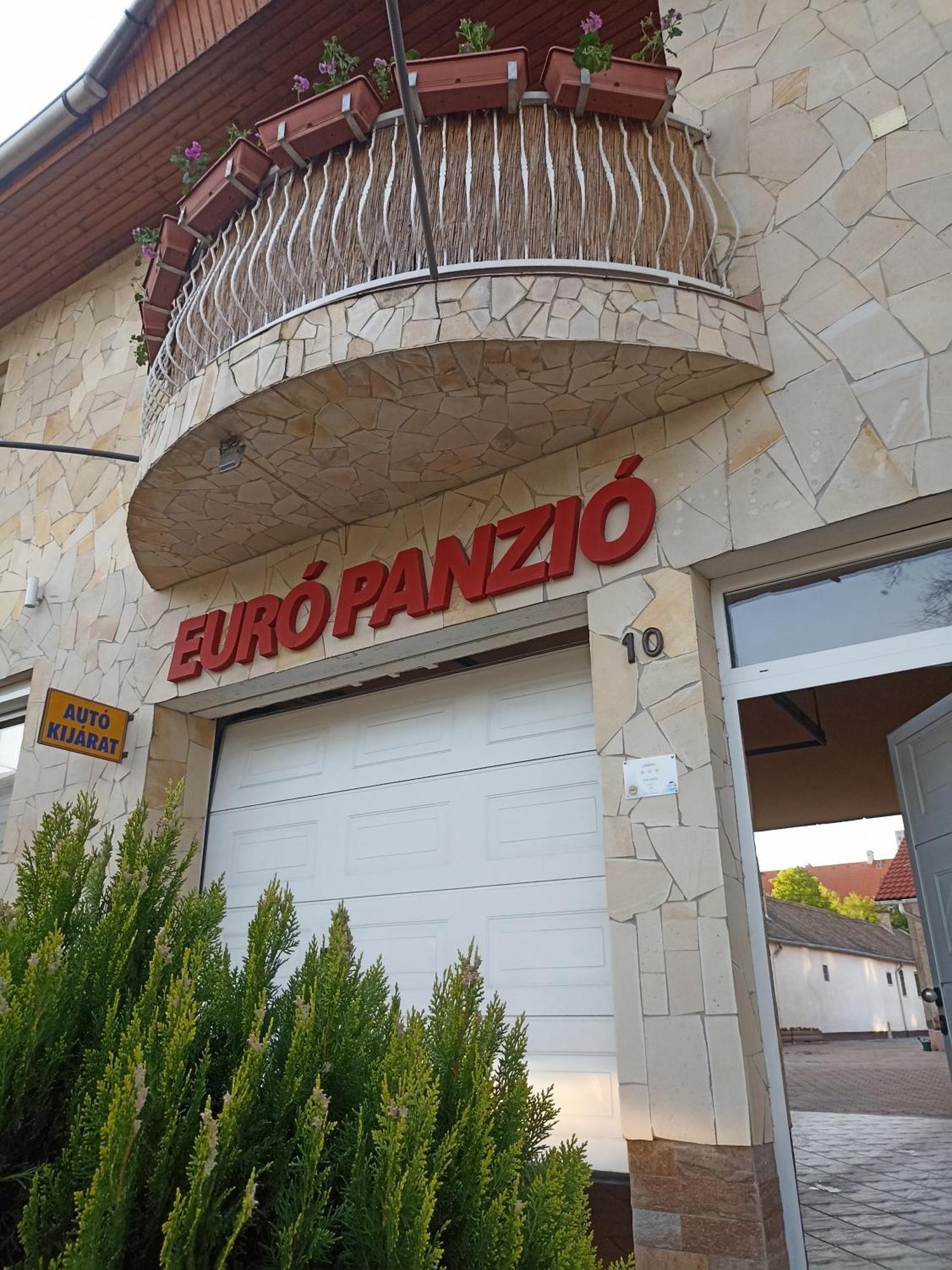 Hotel Euro Panzio à Debrecen Extérieur photo